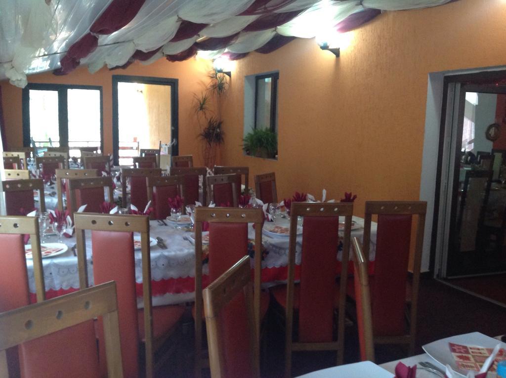 Hotel Panoramic Moneasa Oda fotoğraf