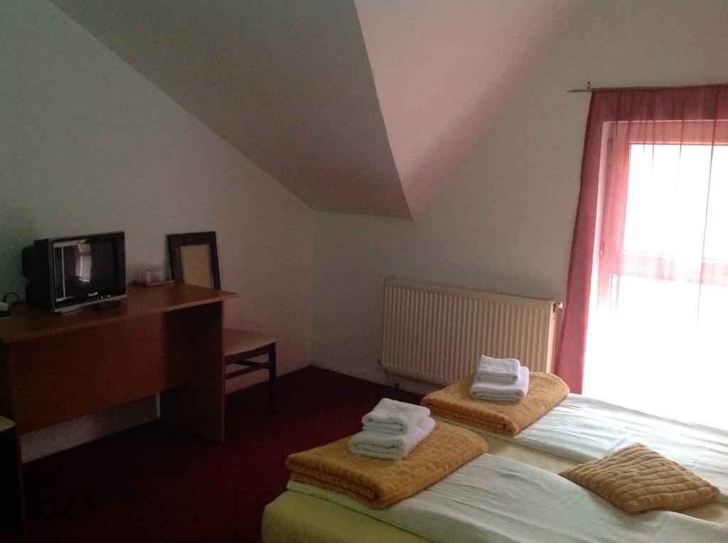 Hotel Panoramic Moneasa Oda fotoğraf